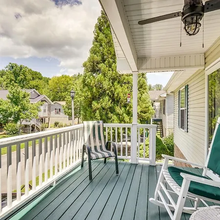 Pigeon Forge Home With Deck And Hot Tub Near Town!